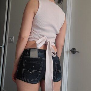 BCBGMAXAZRIA White V-Neck Back Bow Knit Tank